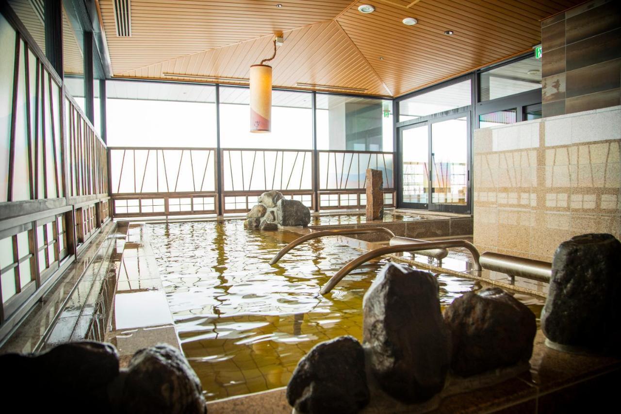 La Vista Furano Hills Natural Hot Spring Bagian luar foto